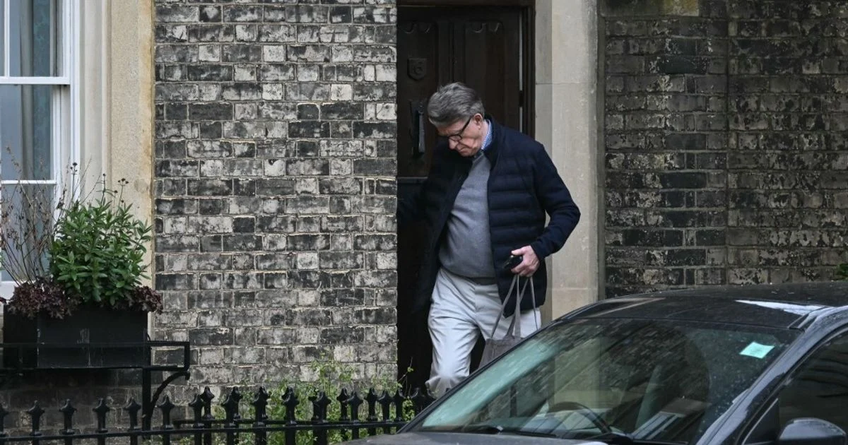 Prisão de Peter Mandelson no escândalo Epstein sacode o tabuleiro político britânico