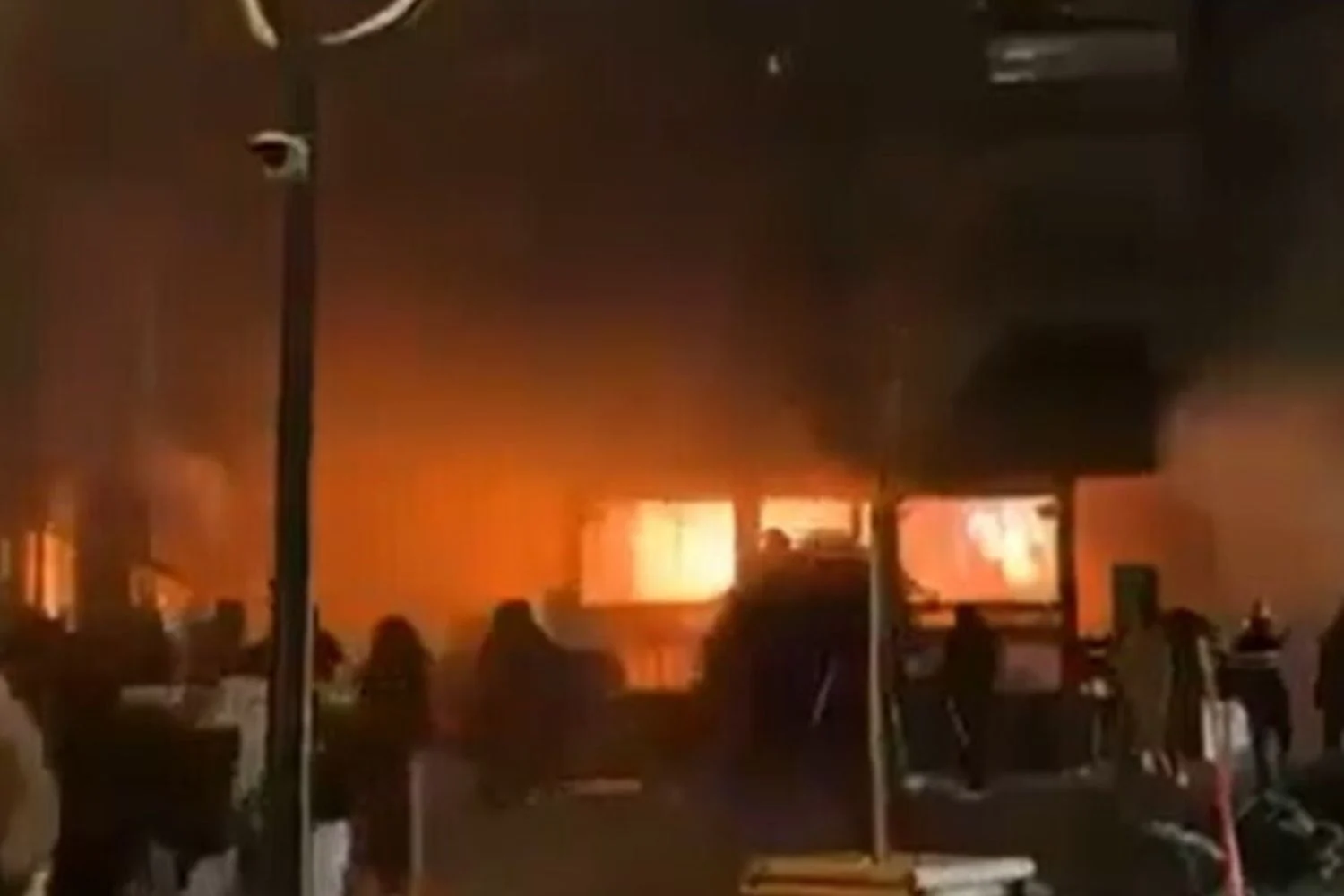 Chefe dos bombeiros de Crans-Montana relata o 'pesadelo' do incêndio no Le Constellation