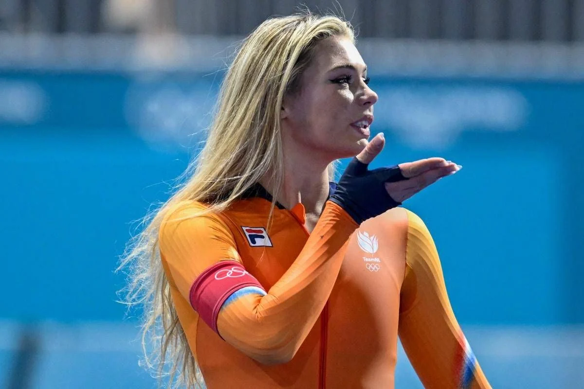 Jutta Leerdam leiloa macacão laranja de Milano Cortina; lances já superam €8.000