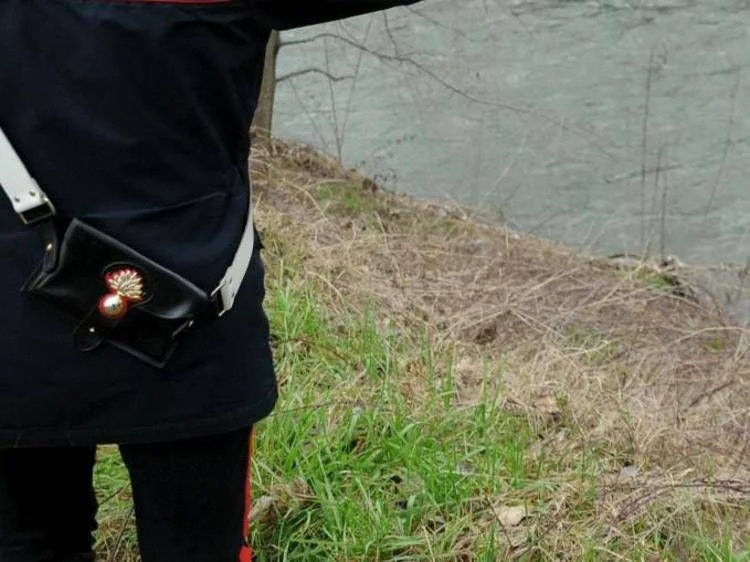 Tíbia encontrada no greto do torrente Idice, em San Lazzaro di Savena, vira caso para os carabinieri