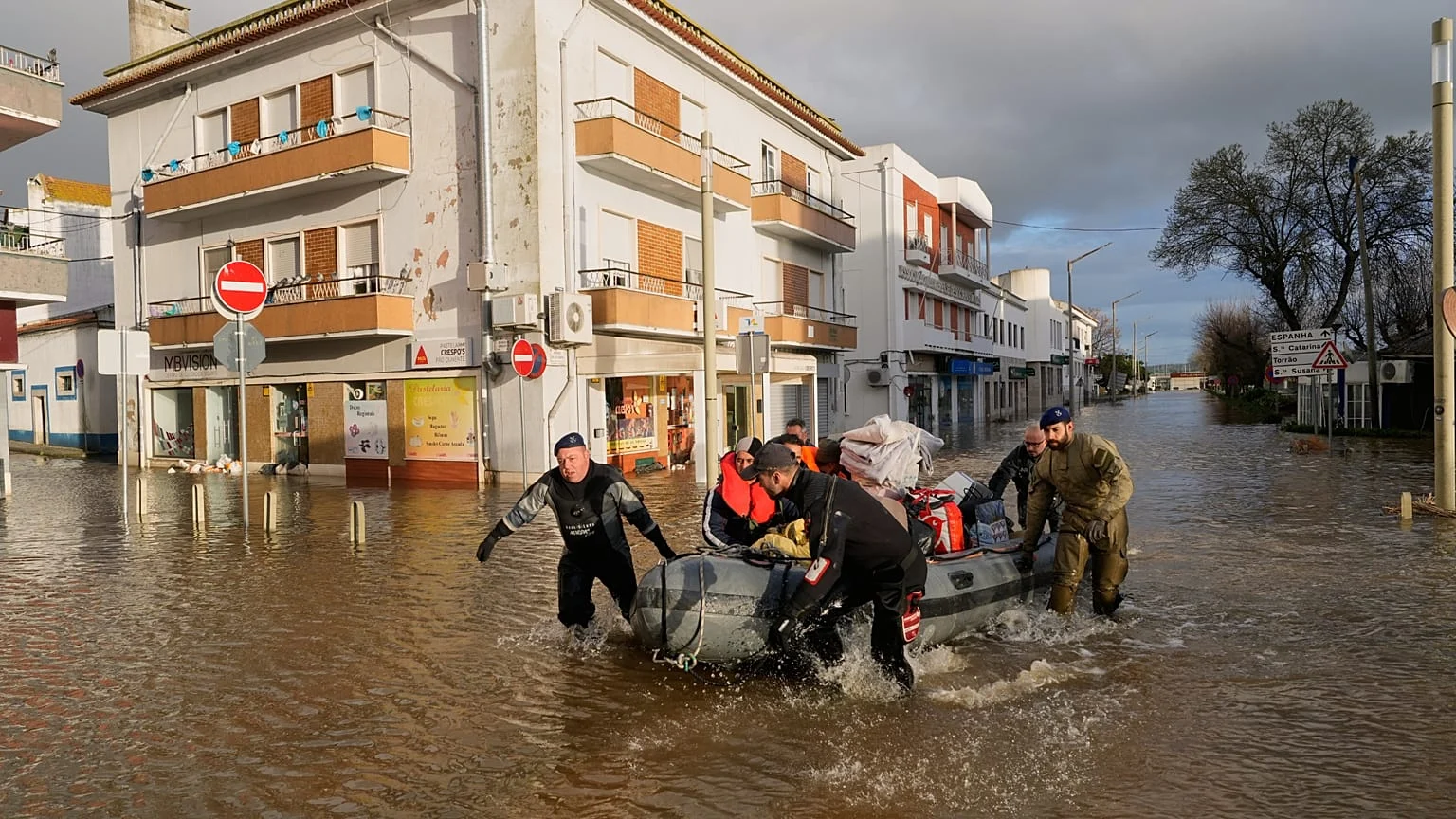 Satélites revelam a dimensão das inundações em Portugal: imagens do Copernicus mostram cheias no rio Tejo