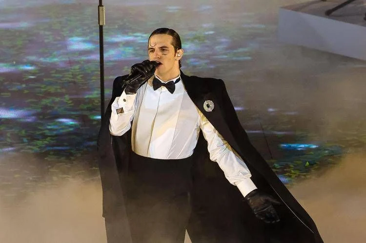 Achille Lauro será co-apresentador da 2ª noite de Sanremo 2026: trajetória, polêmicas e o reframe de uma figura pop