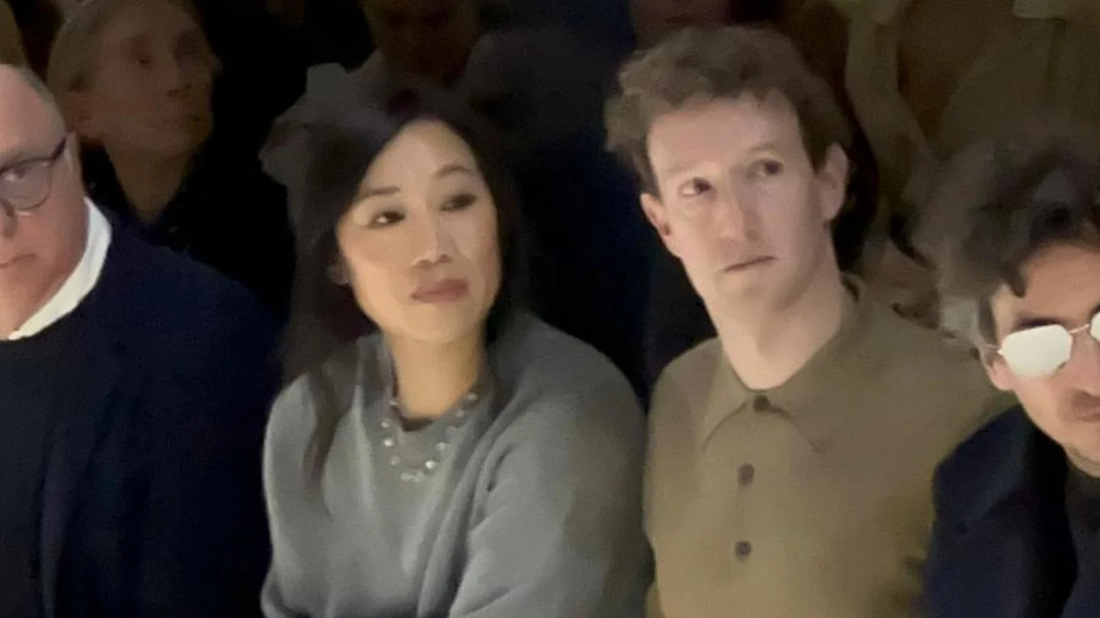 Zuckerberg na passarela da Prada: presença alimenta rumores de acordo para smart glasses