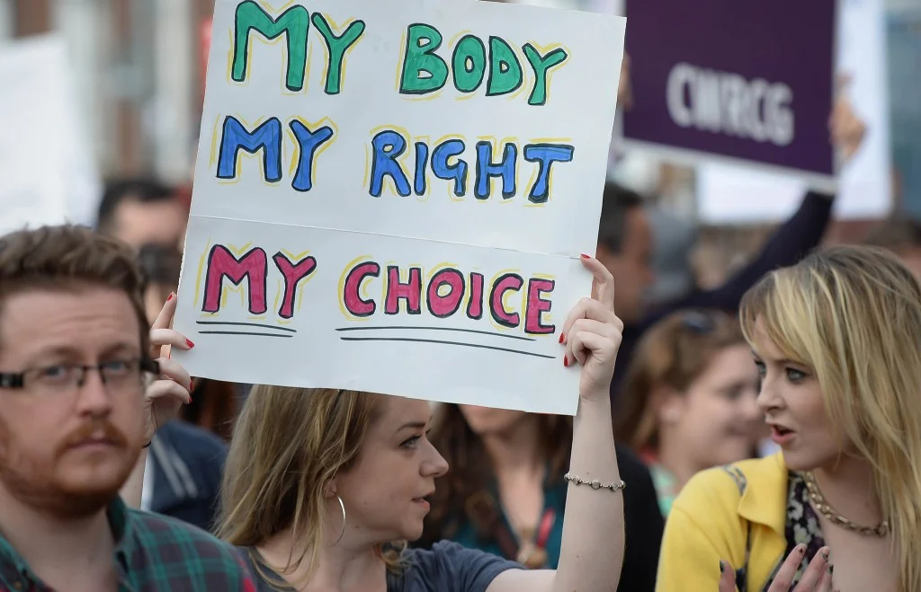 Comissão Europeia rejeita novo instrumento para aborto seguro; ativistas lamentam falta de fundos