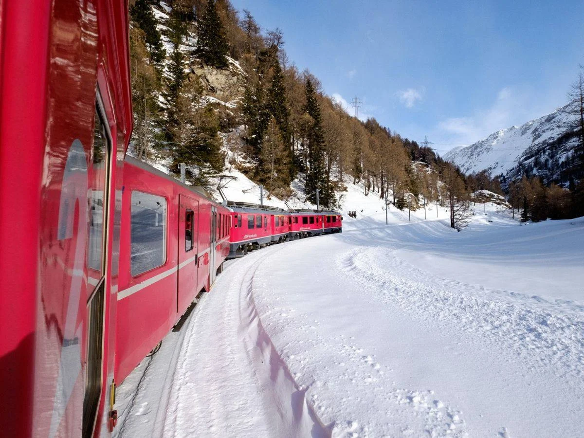Viajando de Milano Centrale a Zurique de Trem