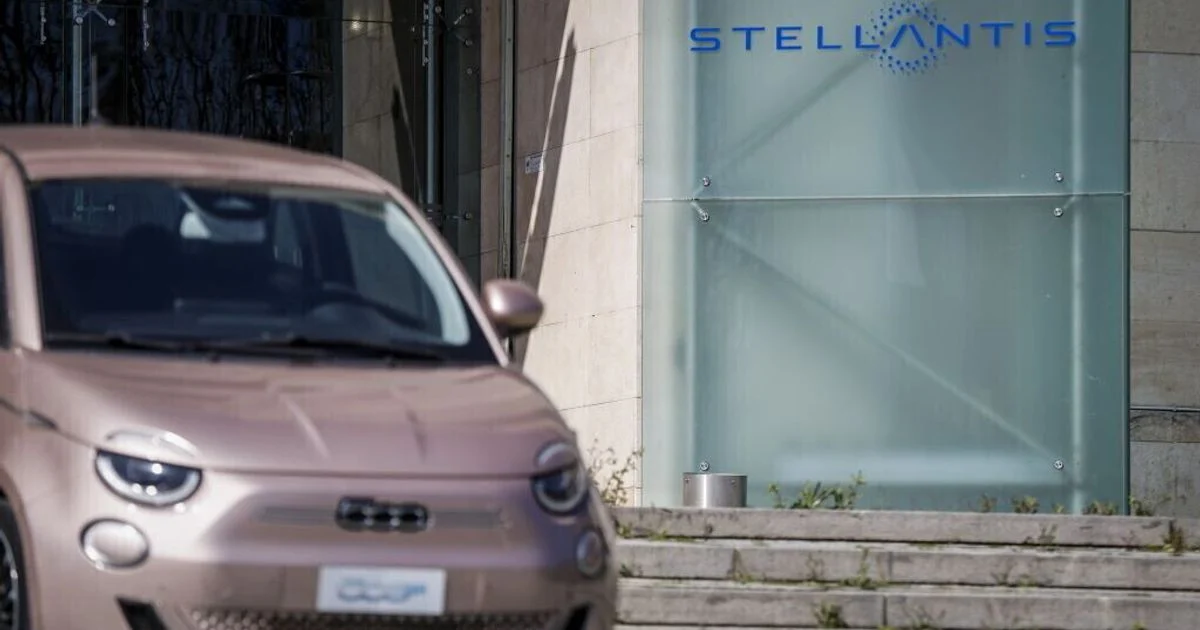 Stellantis fecha 2025 com receitas em queda e perda líquida de €22,3 bilhões; liquidez de €46 bi e guidance mantida para 2026