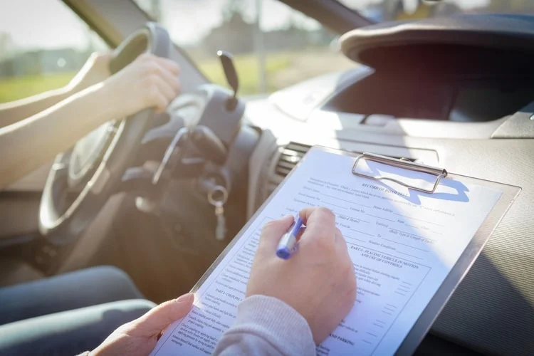 PID versus Carteira de Motorista Italiana: Qual Escolher?