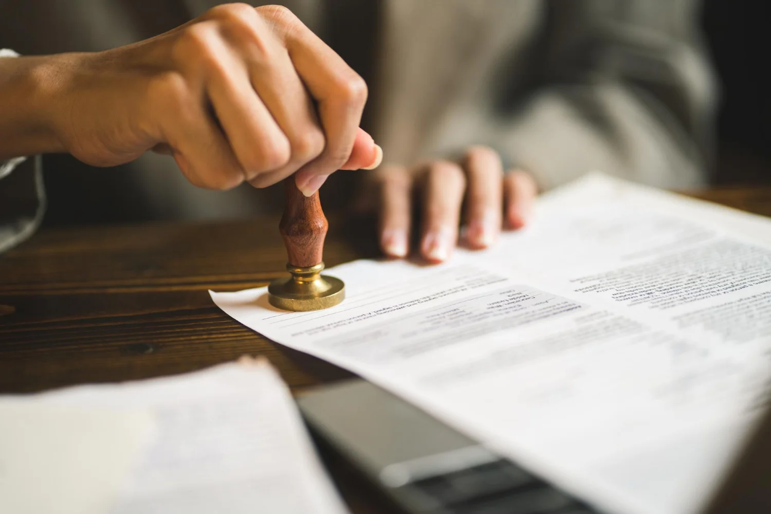 Casamento no exterior: Como funciona para transcrever a certidão na Itália?