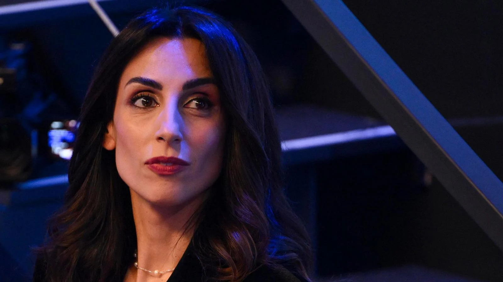 Giorgia Cardinaletti é a co-condutora surpresa do Sanremo 2026 após convite ao vivo de Carlo Conti