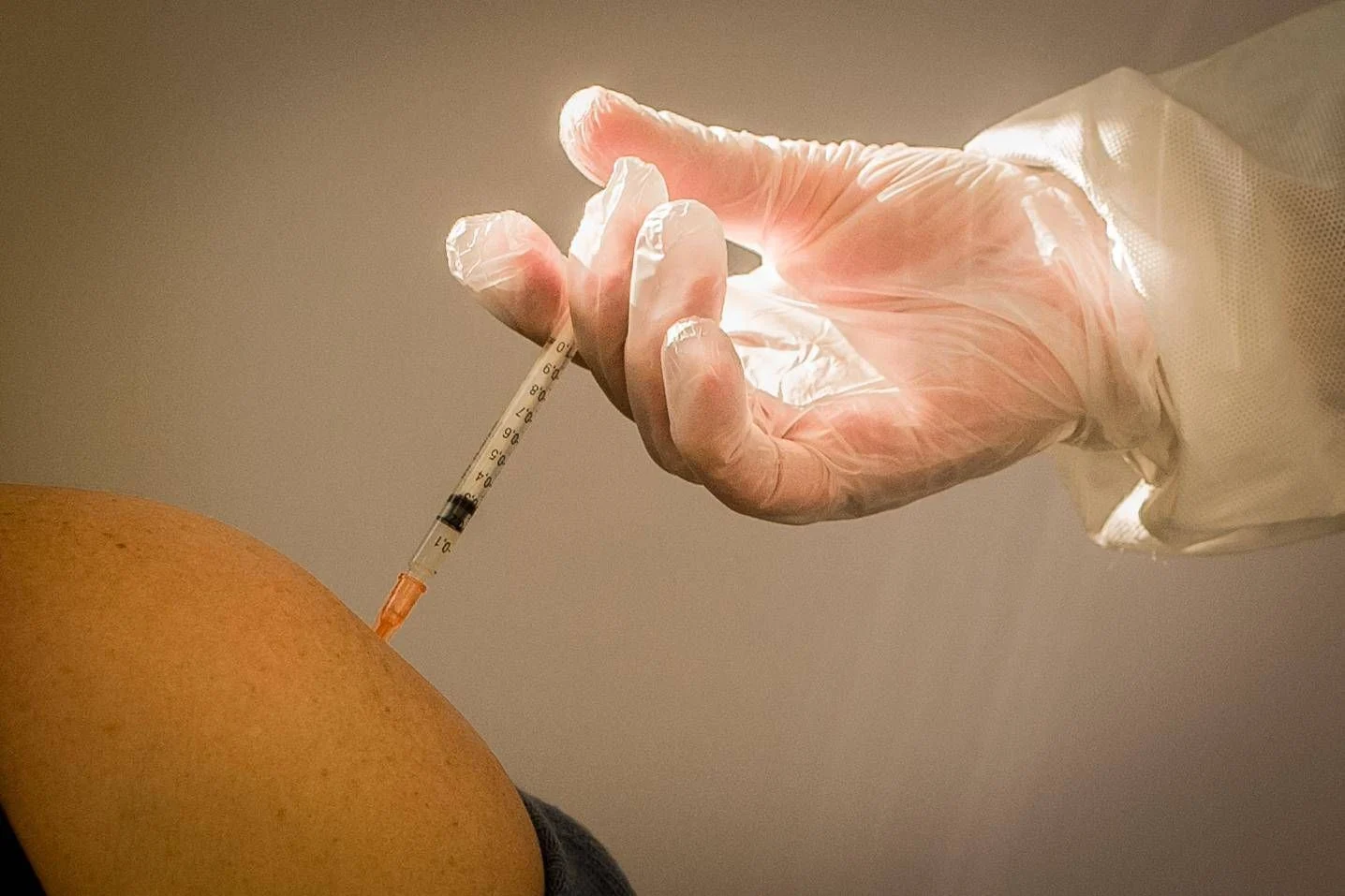 Vacina contra Herpes Zoster protege contra dores crônicas e complicações graves, alerta especialista