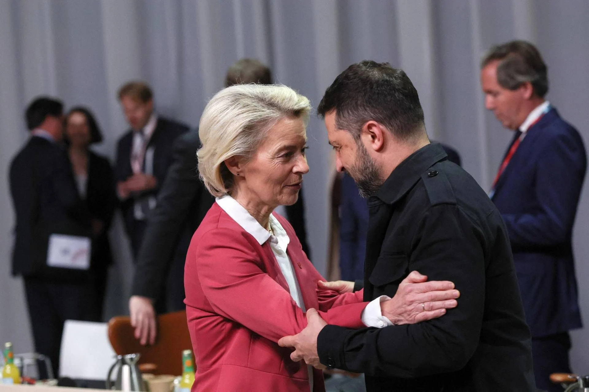 UE trabalha para desbloquear empréstimo de €90 bilhões à Ucrânia enquanto Orbán mantém veto