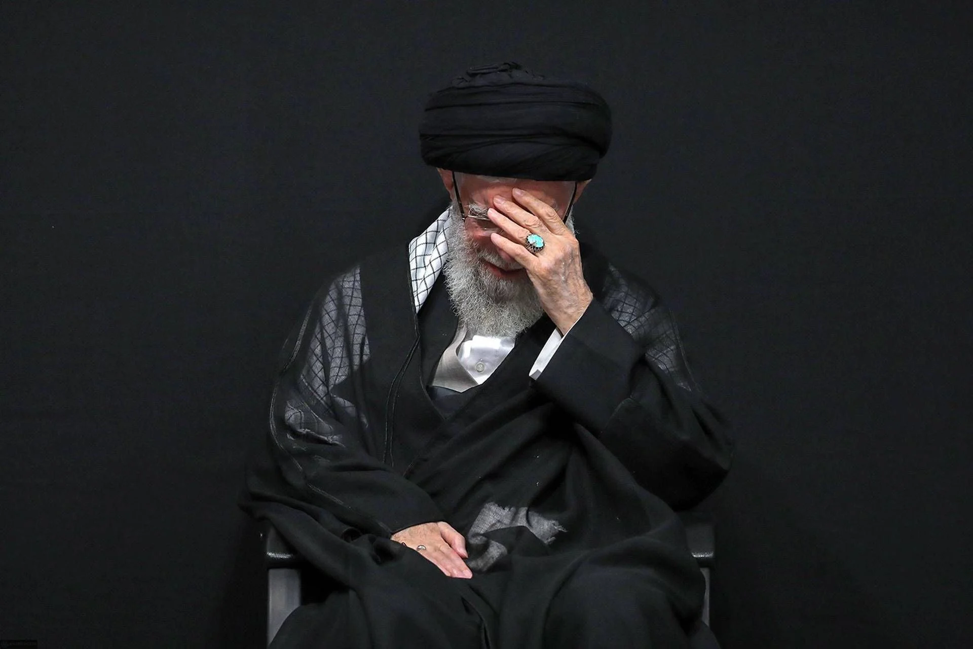 Documento dos EUA afirma que Mojtaba Khamenei foi tratado no Reino Unido por impotência