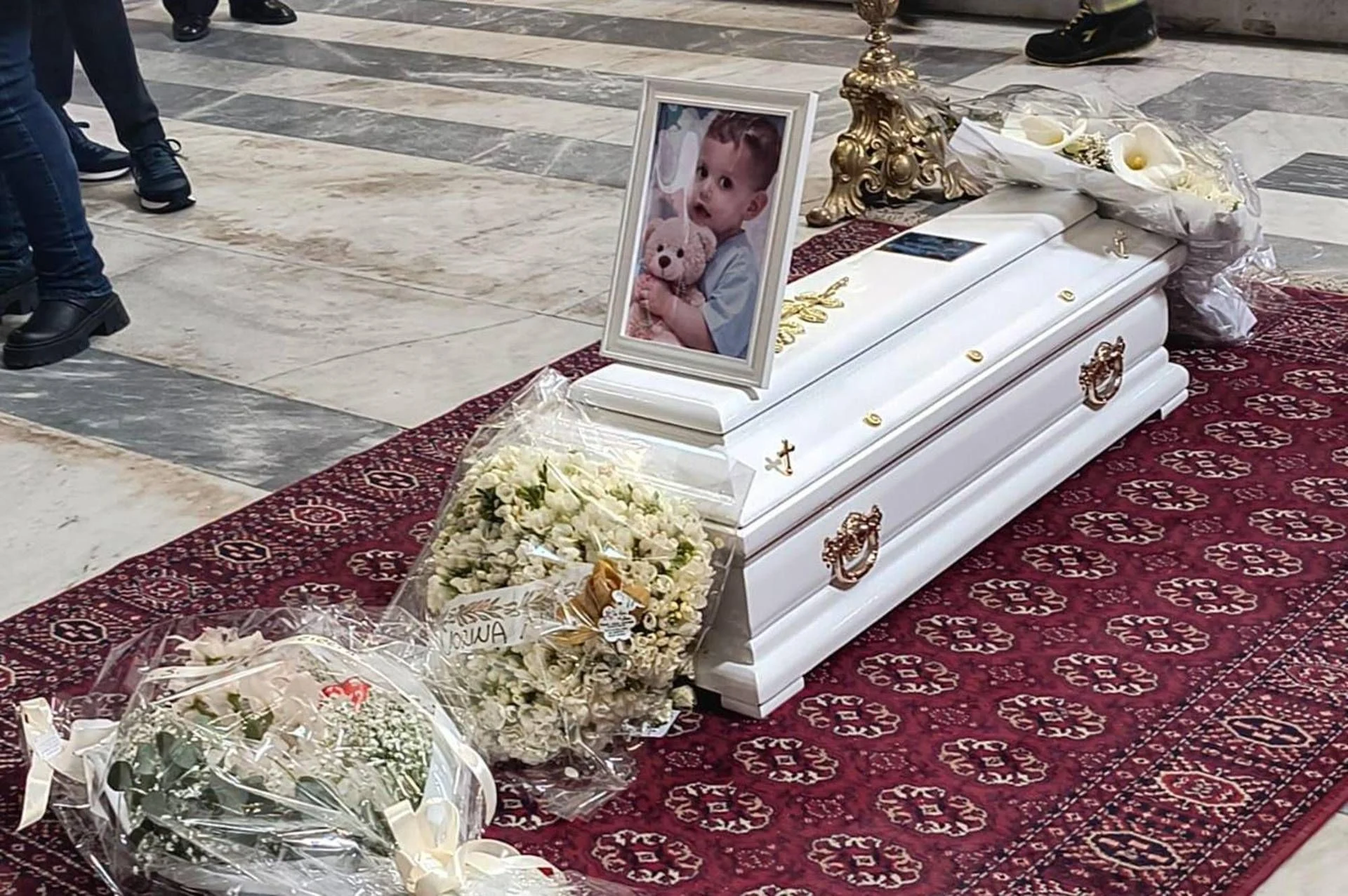 Morte de Domenico em Nápoles: funerais em Nola e investigação sobre transplante de coração