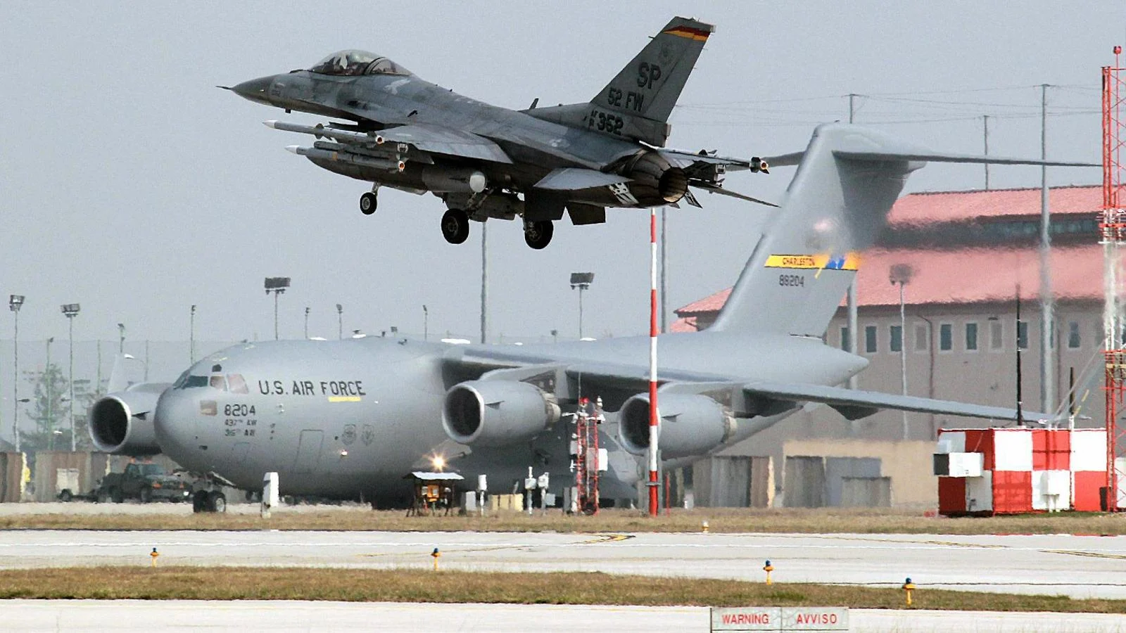 Onde estão as sete bases dos EUA na Itália: aeroportos, portos e os 13 mil militares