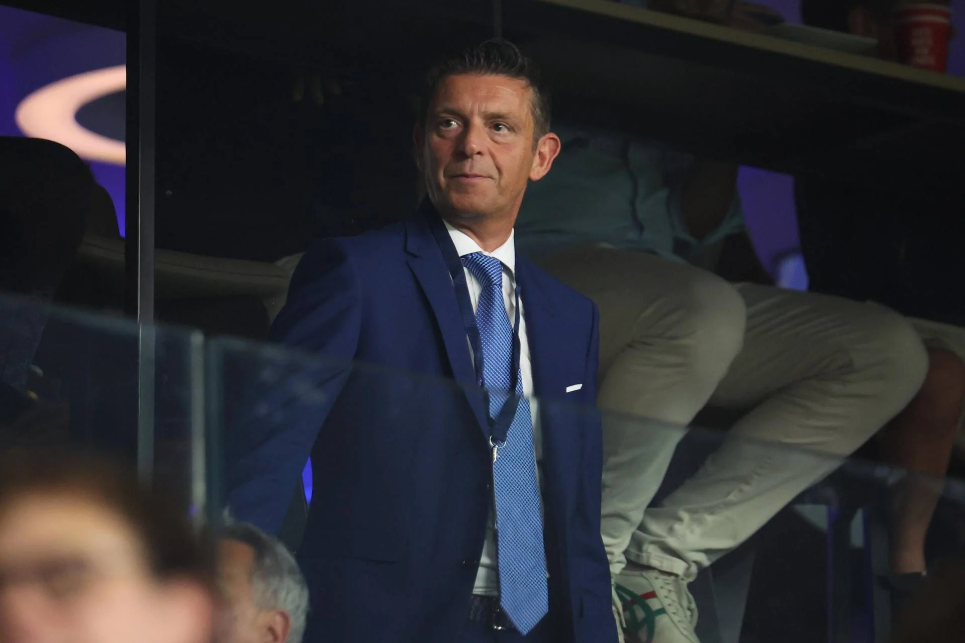 Gianluca Rocchi alvo de protesto e tem de sair escoltado após Carrarese-Catanzaro 3-3