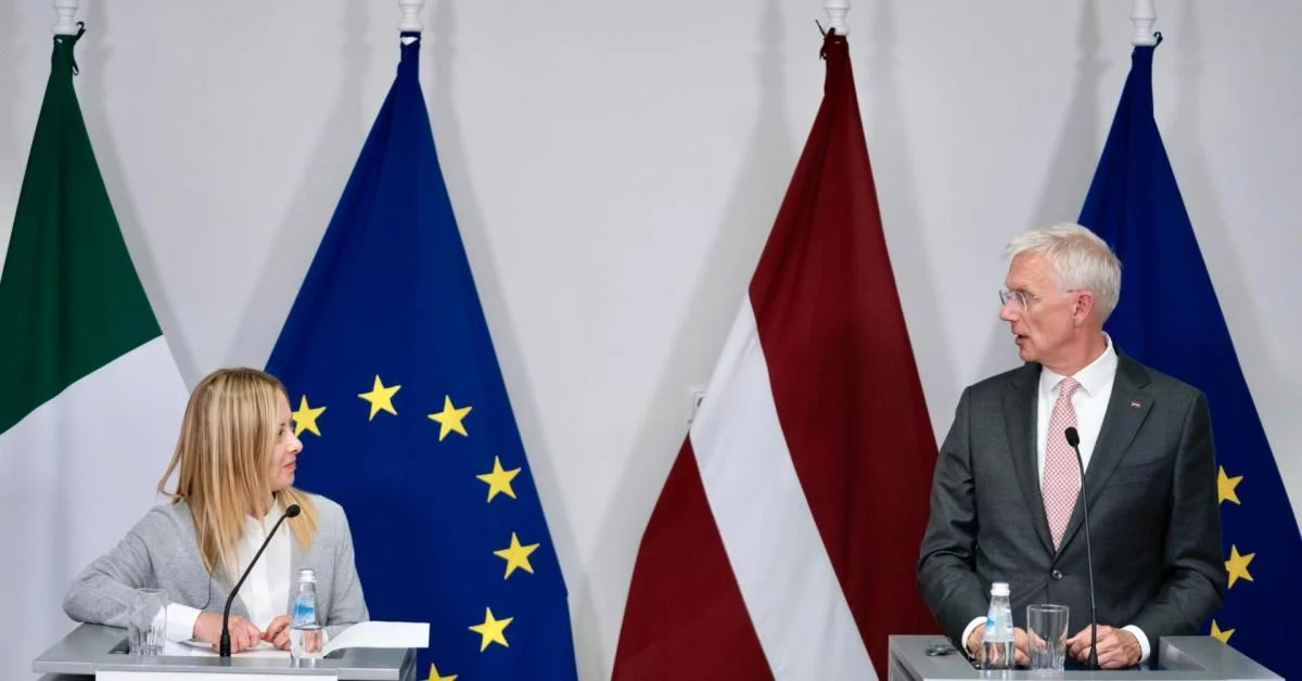 Novo Pacto UE sobre migração entra em vigor em 2026: promessa de solidariedade que expõe fissuras entre soberania nacional, repatriações e fronteiras frágeis