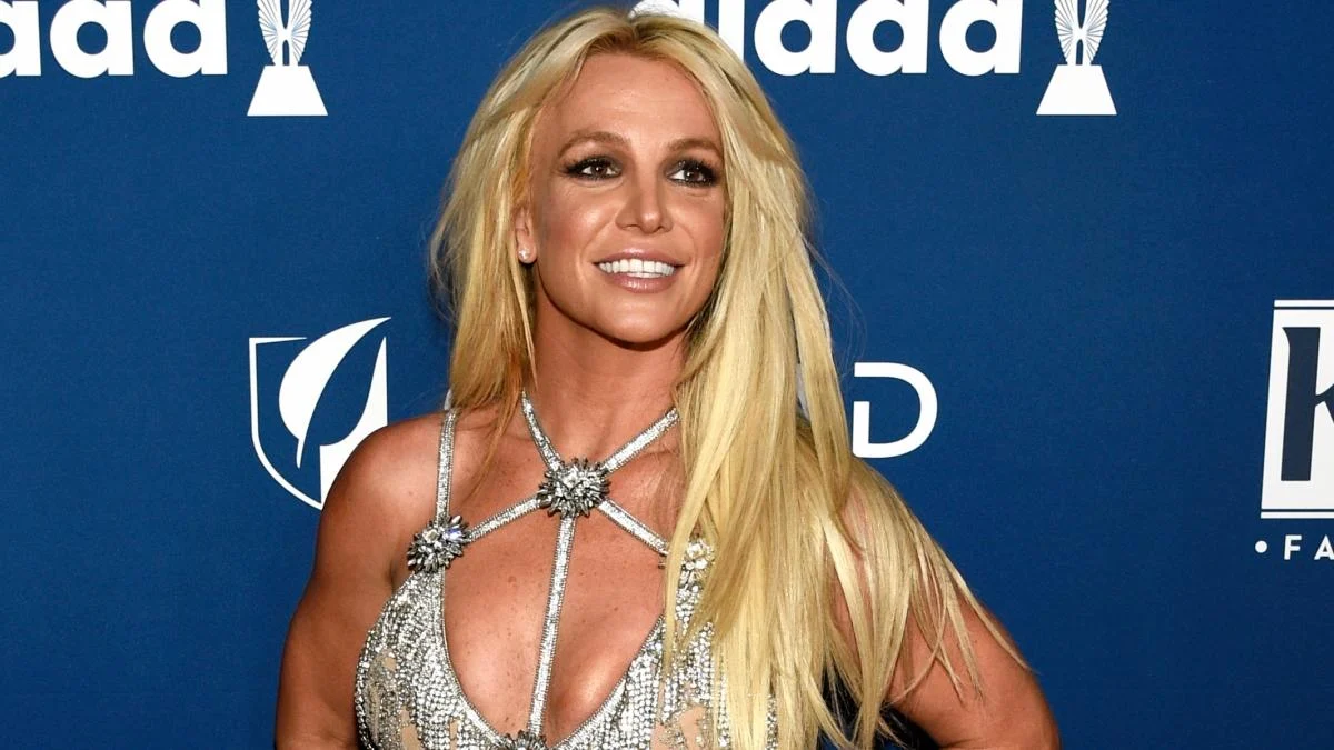 Britney Spears e o papel do “povo da web”: prisão, curatela e o espelho de uma fama que virou vigilância