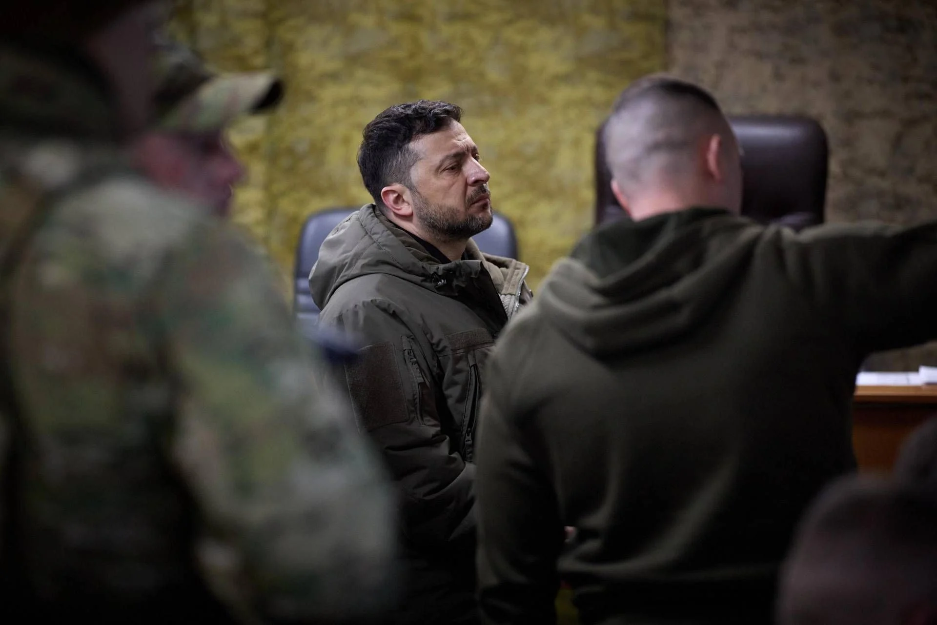 Zelensky visita Donetsk e alerta que Rússia prepara ofensiva na primavera