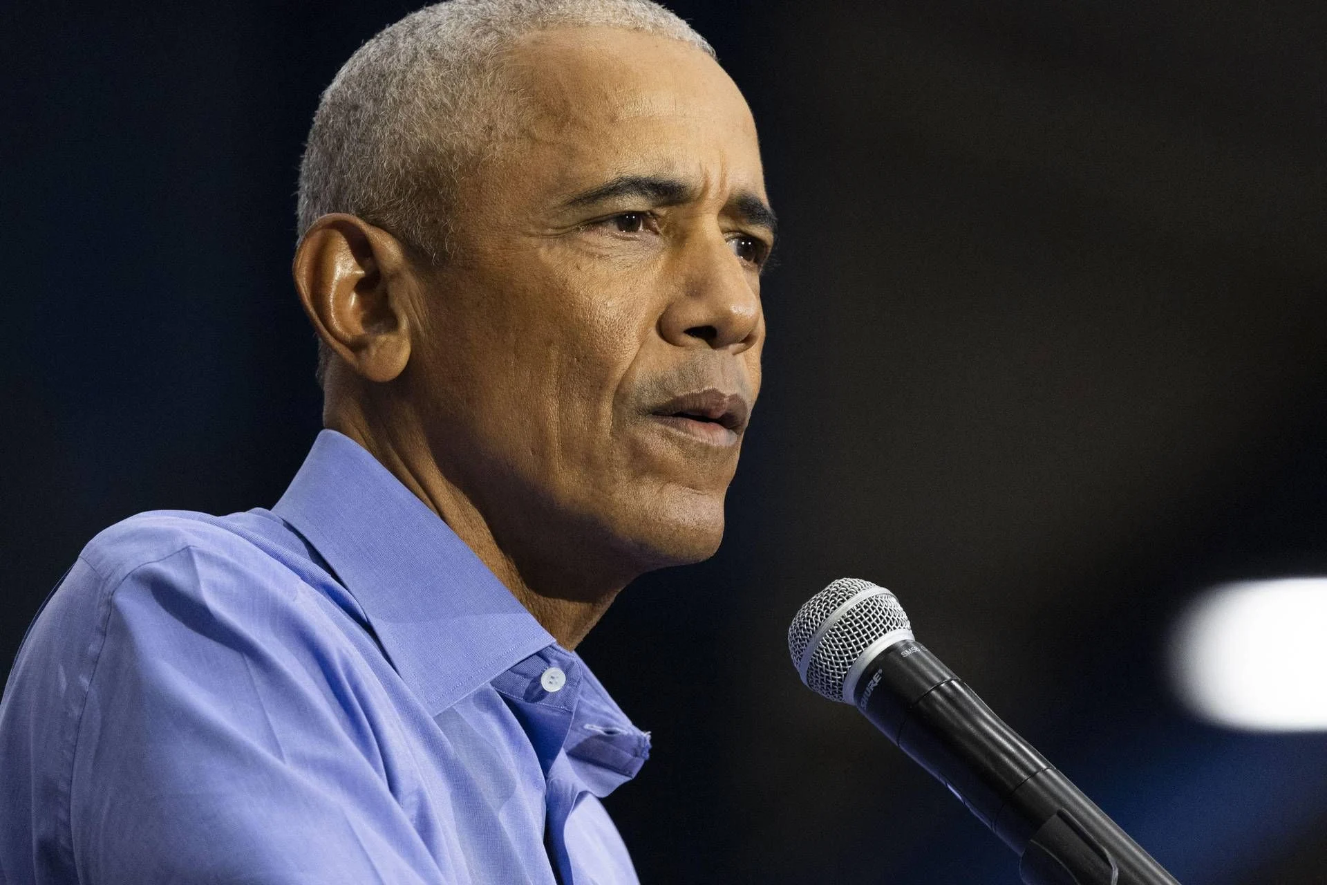 Obama critica administração Trump em homenagem a Jesse Jackson: alerta sobre ataques às instituições democráticas