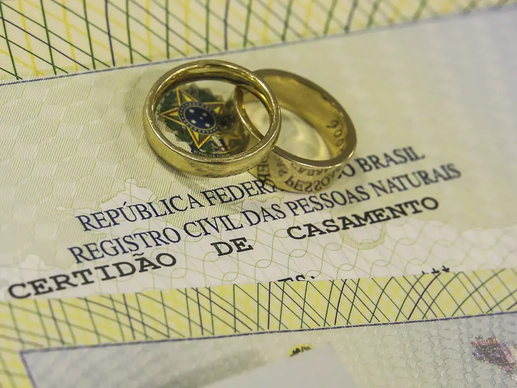 Casei após o Reconhecimento da Cidadania Italiana: O que devo fazer?