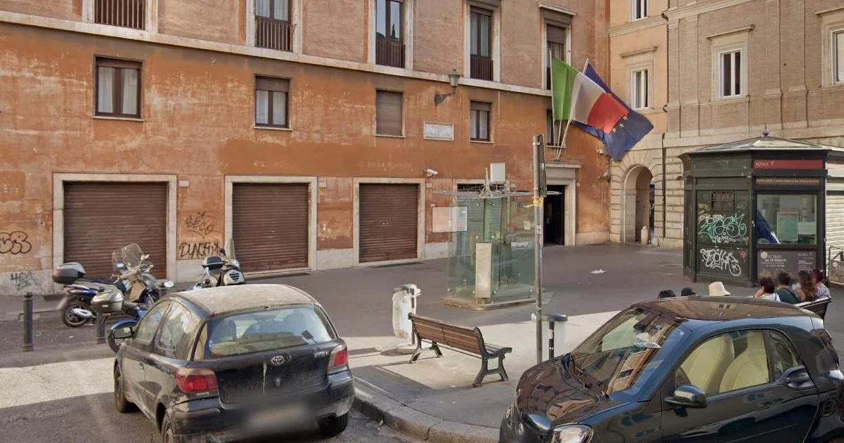 Alarme de bomba na sede do Credem em Piazza delle Cinque Lune, em Roma: quatro falsos alertas no centro