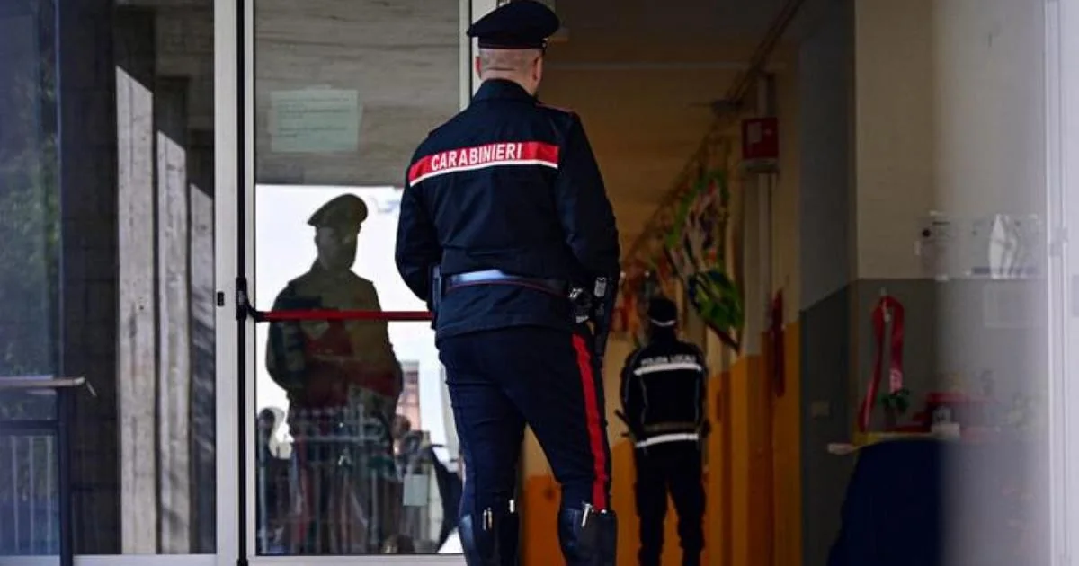 Aluno de 13 anos com camiseta “Vendetta” e material explosivo: quem é o jovem que esfaqueou professora em Trescore Balneario
