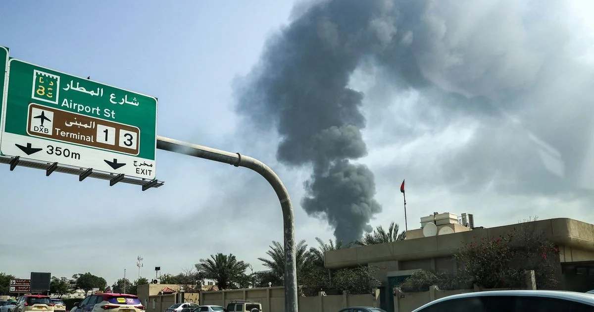 Ataque iraniano atinge o centro de Israel; Trump ameaça centrais elétricas e Teerã reage