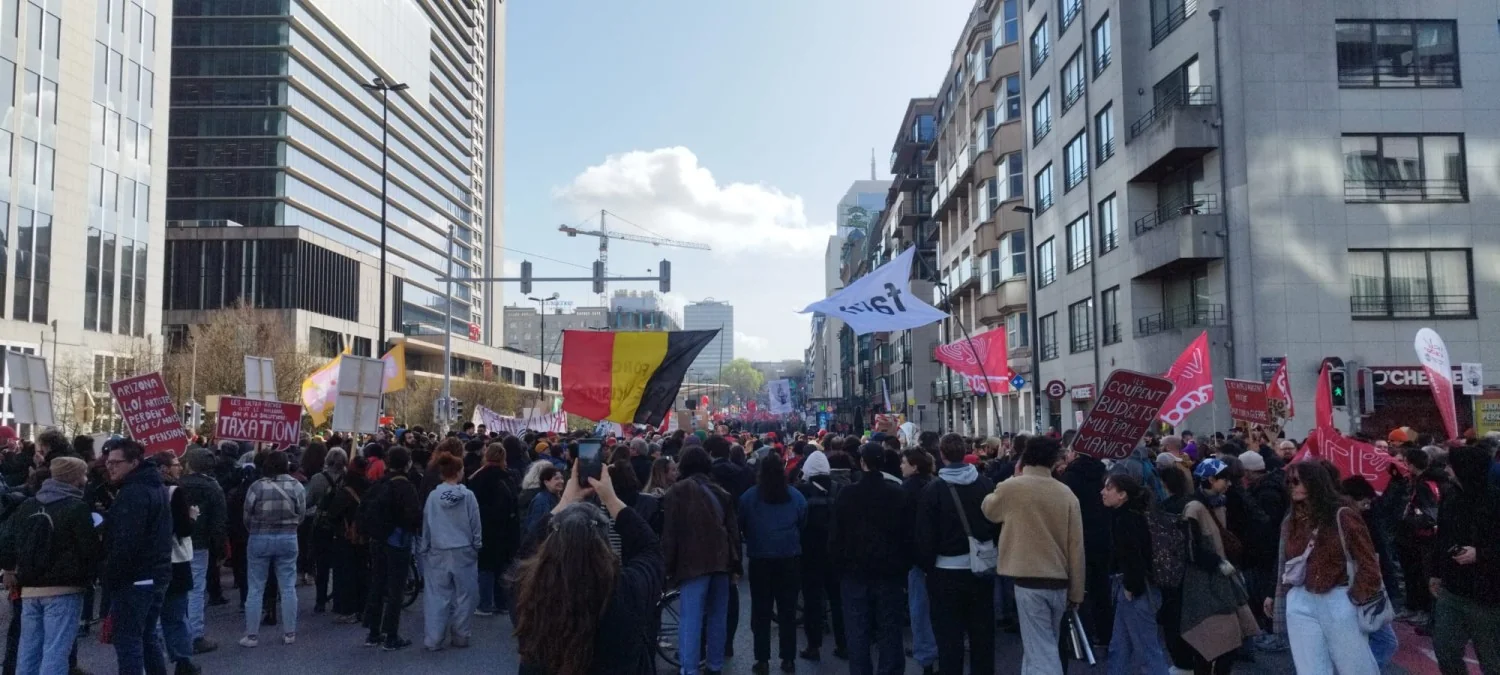 Bélgica em greve: mais de 80 mil nas ruas contra as reformas de De Wever
