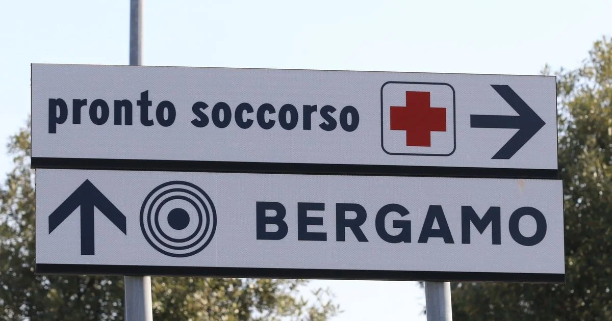 Bergamo: professora esfaqueada por aluno de 13 anos melhora; investigação revela suposto manifesto e transmissão por Telegram