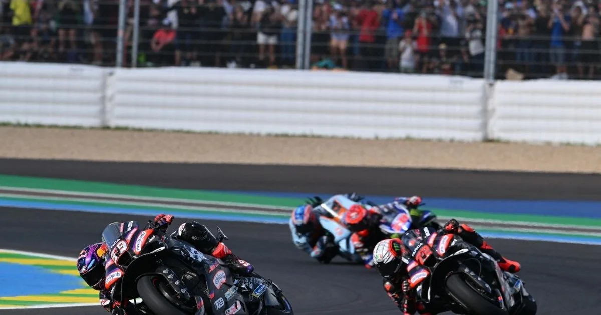 Bezzecchi brilha no GP do Brasil: vitória da Aprilia e liderança no Mundial