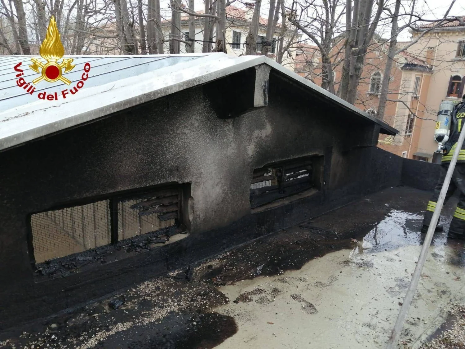 Incêndio no teto do padiglione da Sérvia na Biennale de Veneza: ninguém ferido