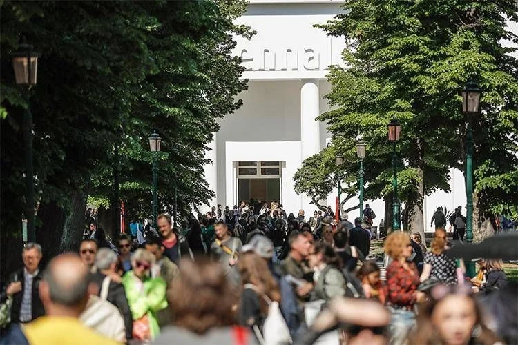 Biennale de Veneza: quase 200 artistas pedem exclusão de Israel da 61ª Exposição por solidariedade à Palestina