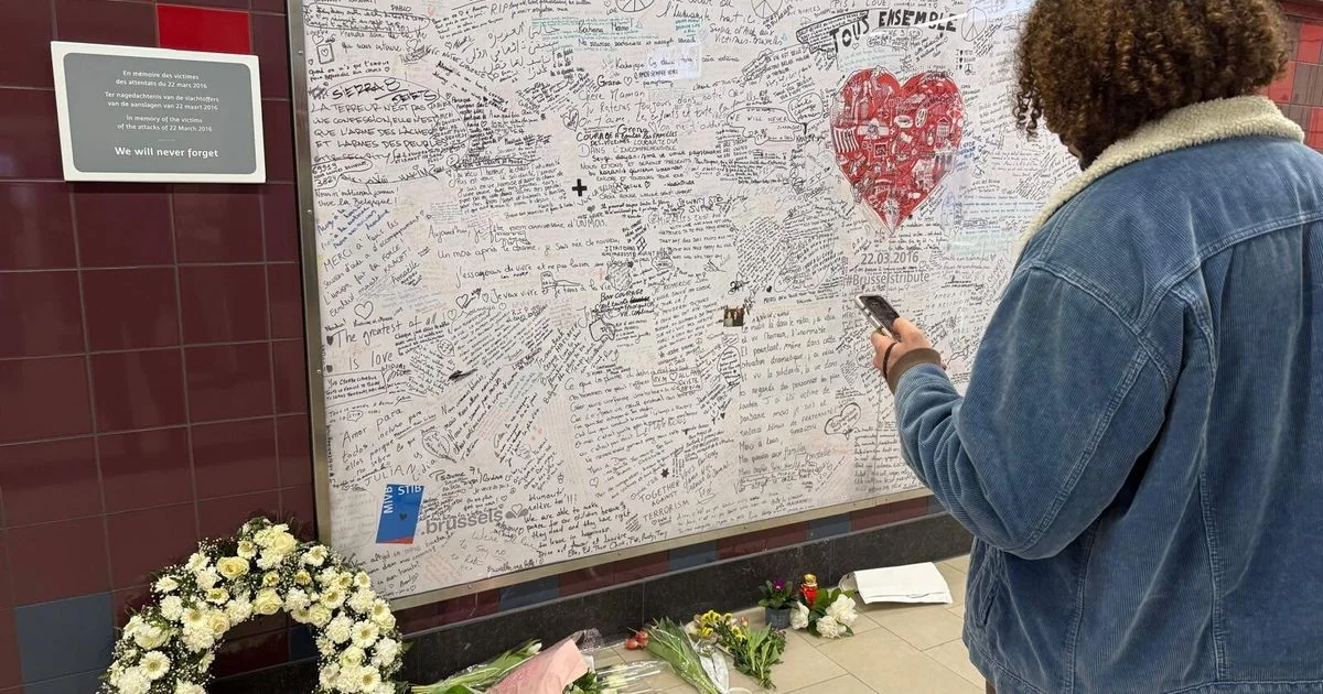 Bruxelas relembra os atentados de Zaventem e Maelbeek: dez anos de memória e resiliência