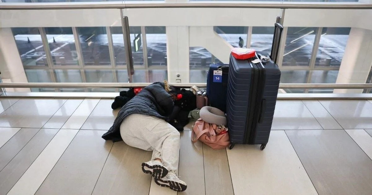 Caos nos aeroportos dos EUA: colisão em LaGuardia e efeito do shutdown federal