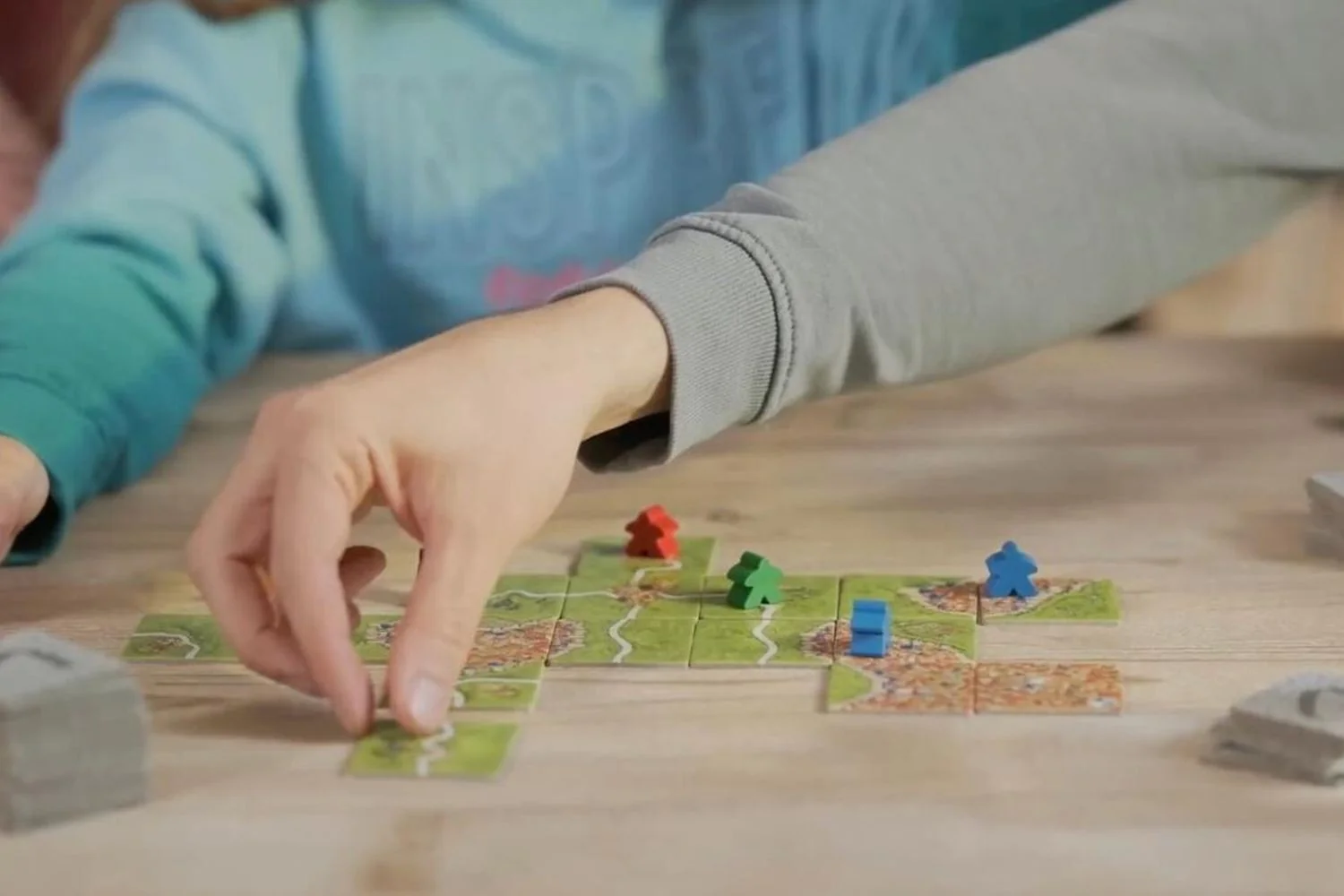 Carcassonne: como o jogo de tabuleiro lançado em 2000 se mantém relevante após mais de duas décadas