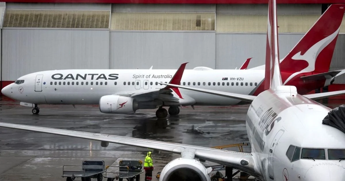 Caro petróleo pressiona companhias aéreas: primeiras tarifas já sobem e redesenho de rotas é antecipado