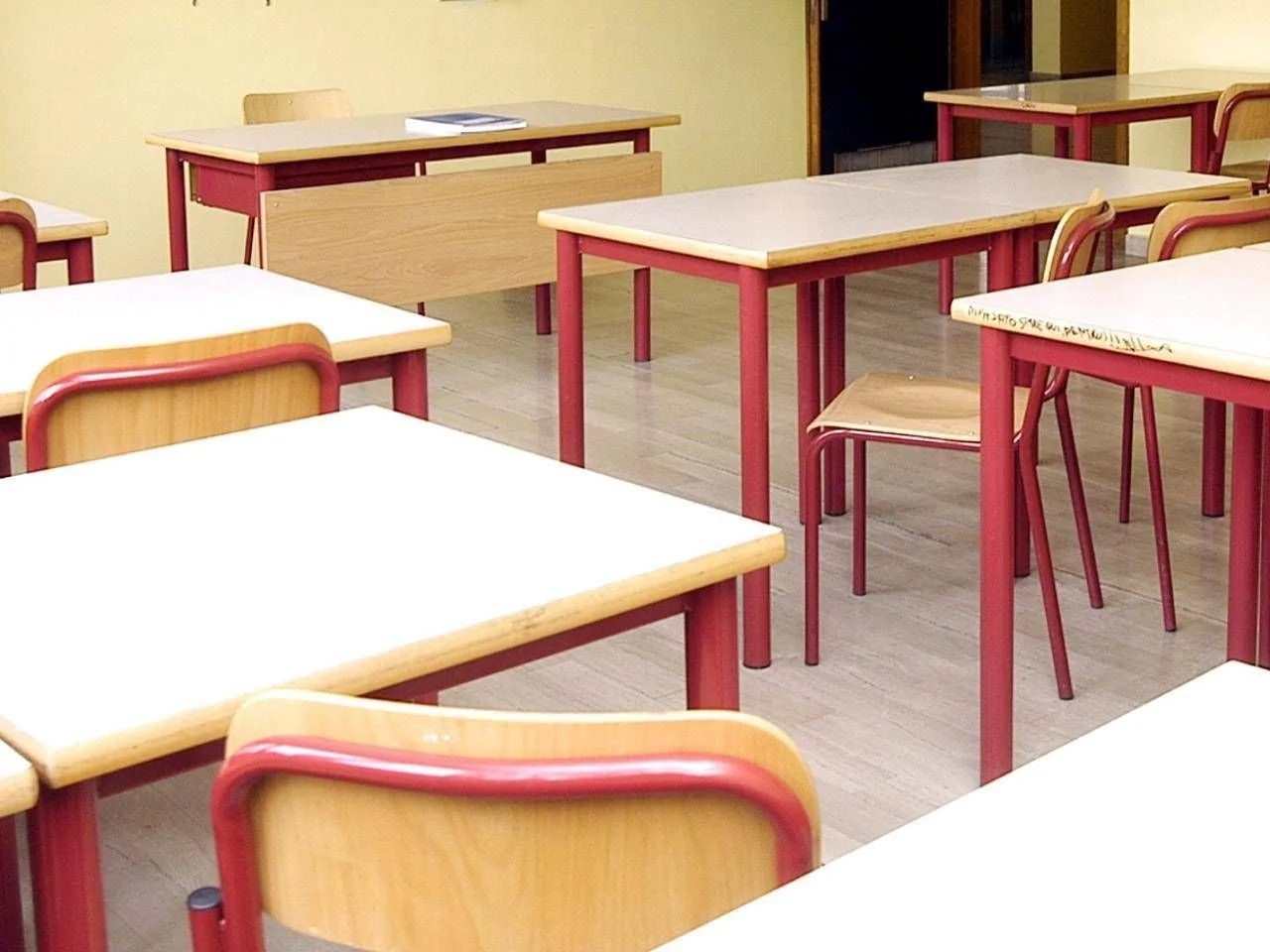 Carta del docente 2025-2026 ativada: 383 euros para professores — abrangência ampliada aos precários e novas despesas elegíveis