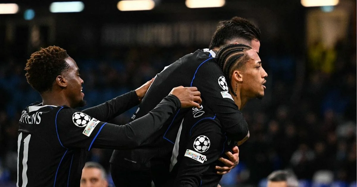 Chelsea recebe multa recorde e risco de bloqueio de mercado por irregularidades financeiras