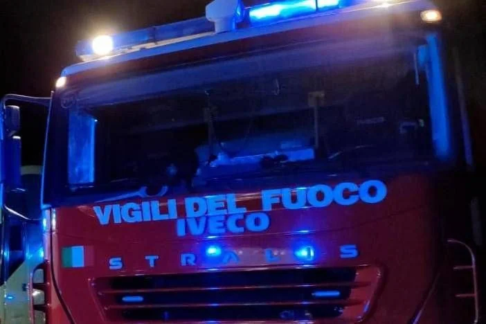 Cilento: carro cai em penhasco após colisão em Montecorice e dois jovens morrem