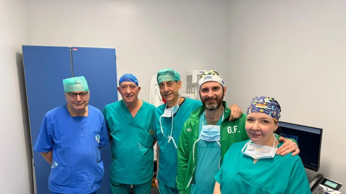 Cirurgia complexa em Nápoles evita amputação de menino de 9 anos com osteossarcoma da anca