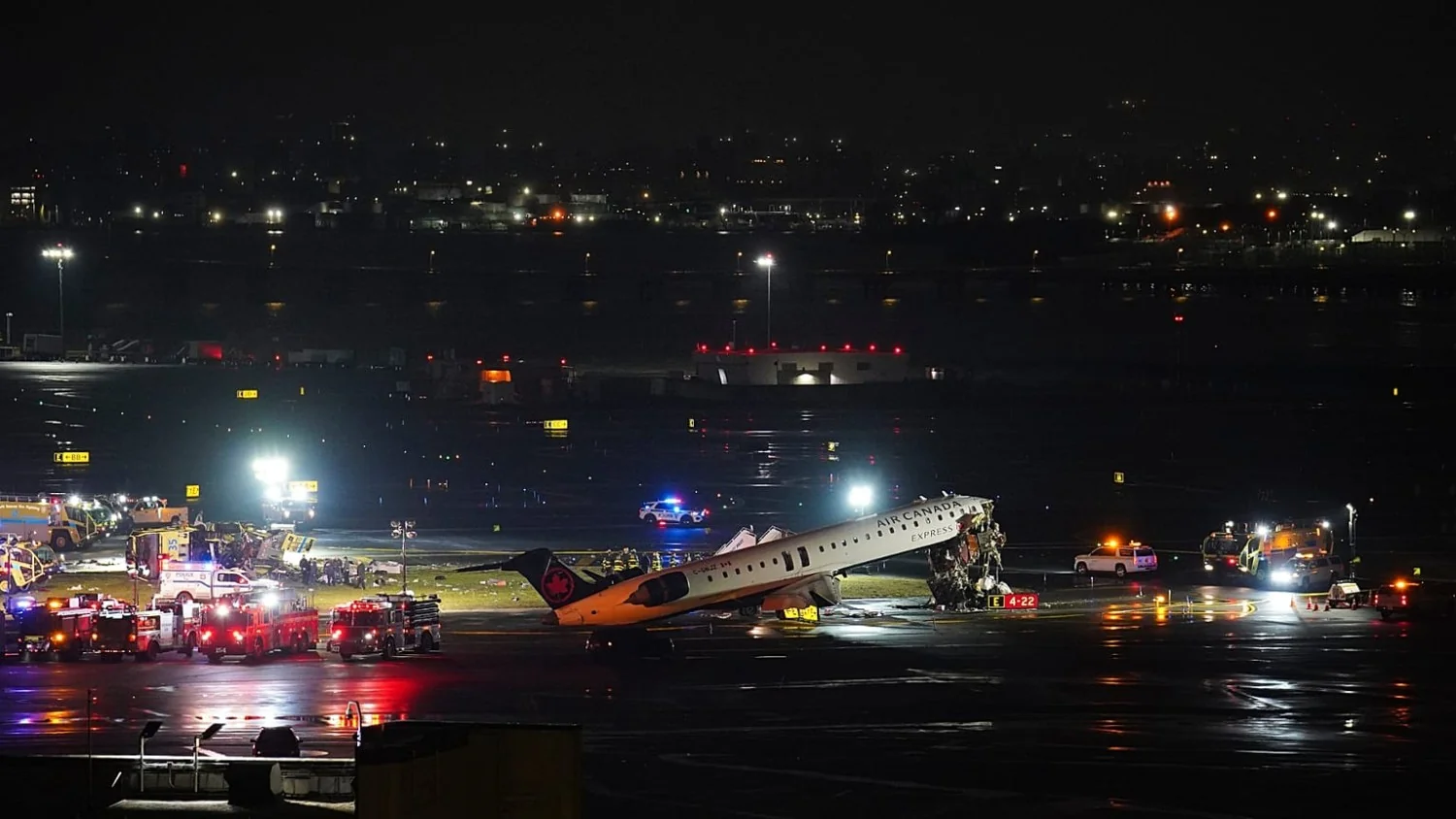 Colisão em LaGuardia: avião da Air Canada atinge veículo de resgate e deixa dois mortos