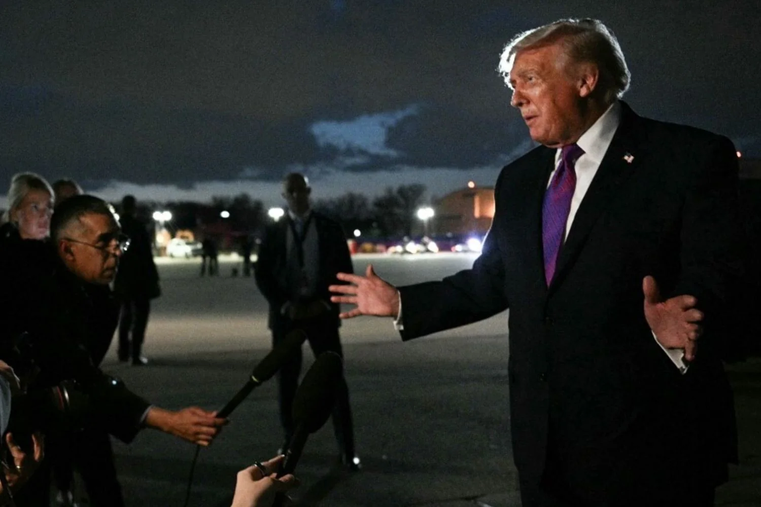 Como jornalistas chegam ao número privado de Donald Trump e por que isso importa