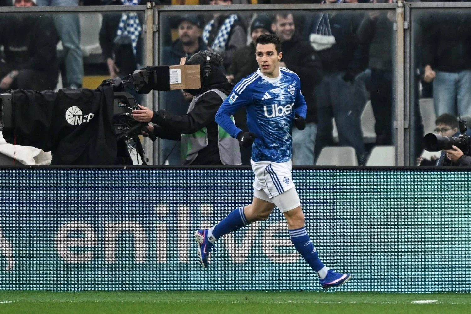 Como vence a Roma por 2-1 no Sinigaglia e sobe ao quarto lugar da Serie A