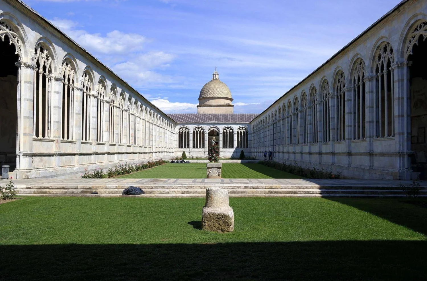 Crocifissão de Francesco Traini retorna à parede do Camposanto de Pisa com proteção tecnológica