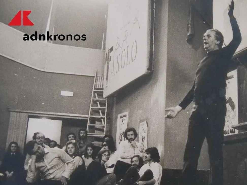 Dario Fo em 1974: as fotos inéditas de Bordoni que capturam o ativismo do Nobel
