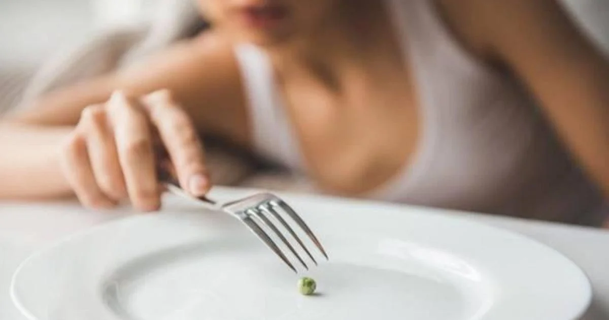 Distúrbios alimentares: jovens cada vez mais influenciados pelos padrões de beleza nas redes sociais, alerta Skuola.net