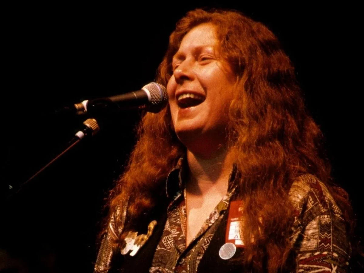 Dolores Keane, a voz que foi alma do folk irlandês, morre aos 72 anos
