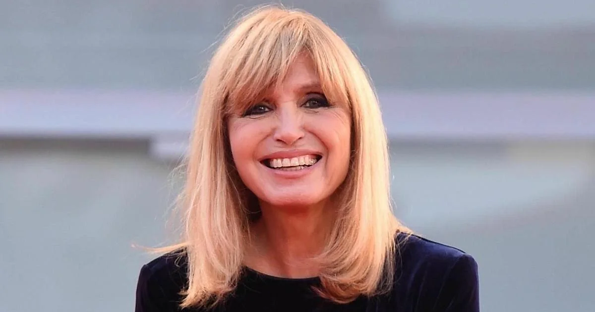 Dori Ghezzi completa 80 anos: da 'biondina do Casatschok' ao legado de Fabrizio De André