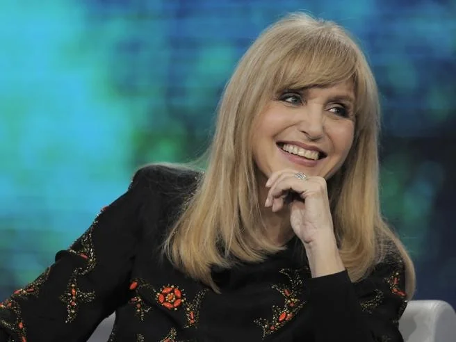 Dori Ghezzi celebra 80 anos: do hit 'Casatschok' ao palco do Eurovision e o vínculo com Fabrizio De André