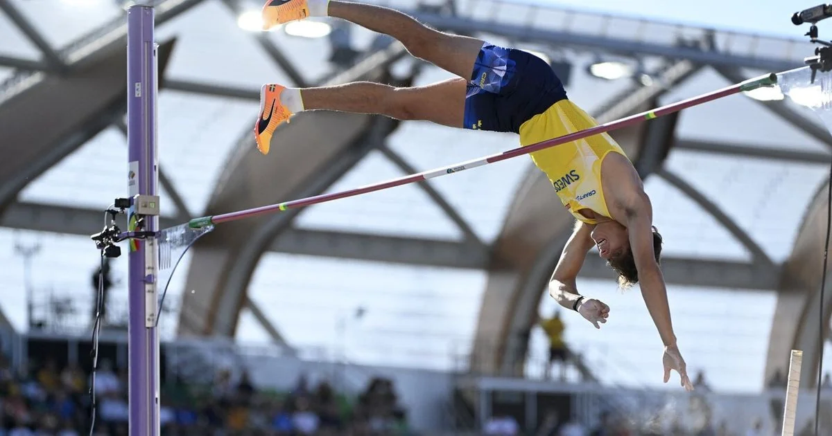 Duplantis salta 6,31 m em Uppsala e firma 15º recorde mundial no salto com vara